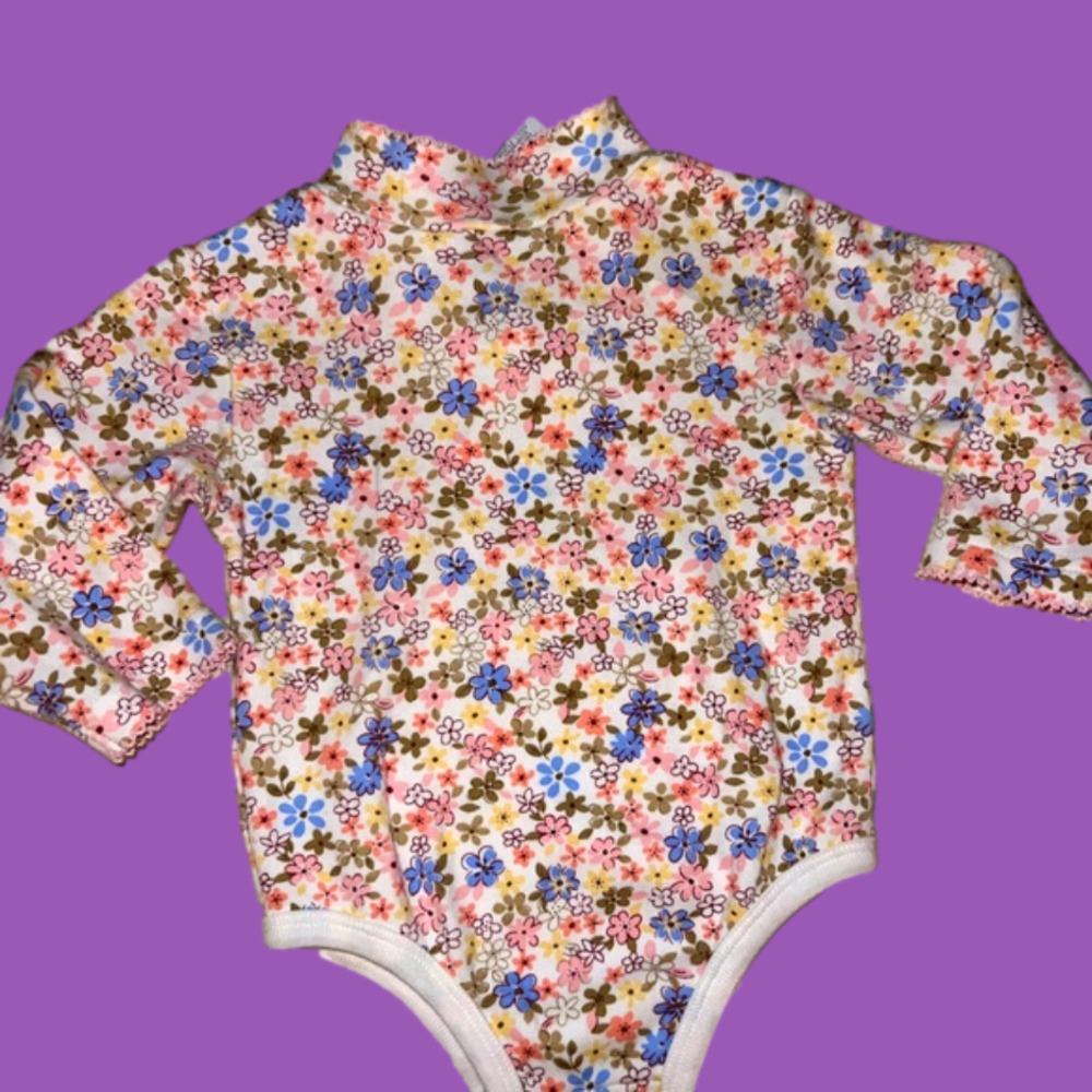 LOVELY, flowered onesie with delicate edging and long sleeves by KRU little.